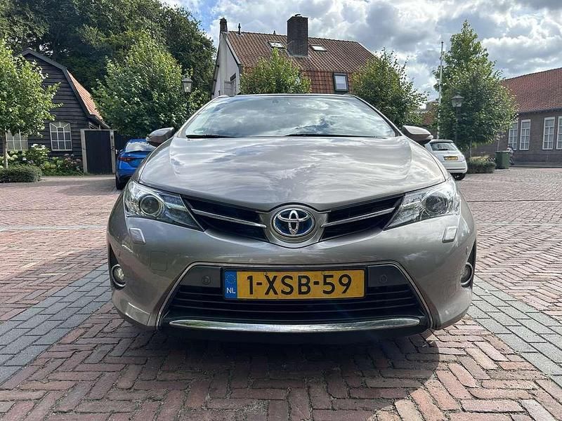 Gebruikt 2014 Toyota Auris Hybrid Executive Sedan | € 9.700 (Eerlijke prijs) - Afbeelding 1/4