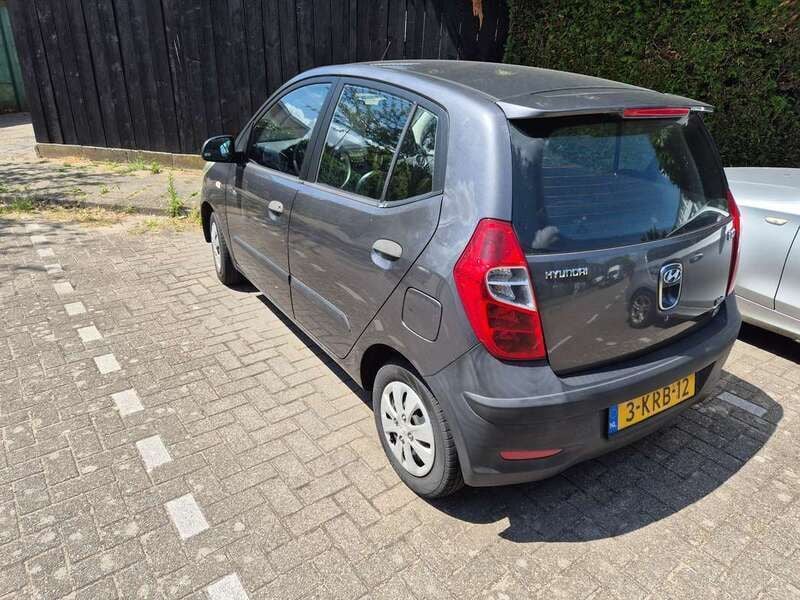 Grijs Gebruikt 2013 Hyundai i10 Pure Hatchback | € 3.500 (Eerlijke prijs) - Afbeelding 1/4