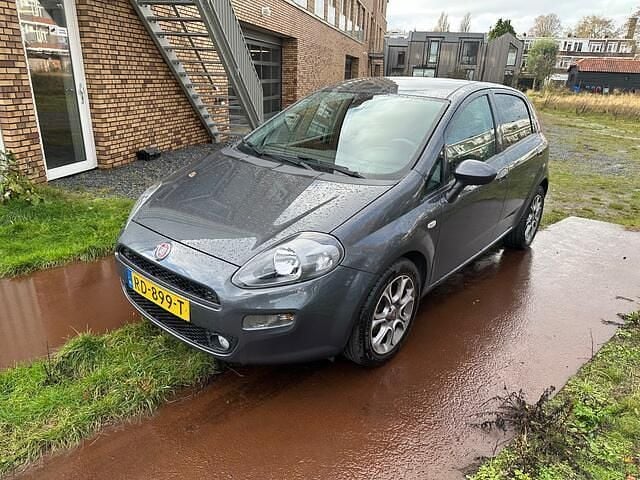 Grijs Occasion 2017 Fiat Punto Evo Lounge Hatchback | € 7.750 (Iets duurder) - Afbeelding 1/4