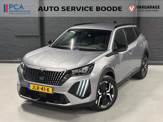 Grijs (metallic) Gebruikt 2025 Peugeot 2008 Allure SUV | € 27.925 (Eerlijke prijs) - Afbeelding 1/4