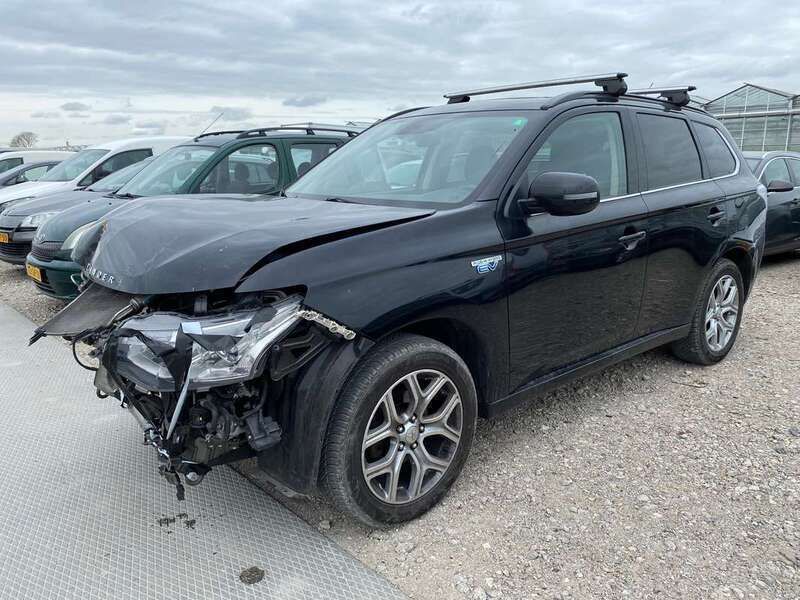 Zwart Gebruikt 2013 Mitsubishi Outlander P-HEV Instyle SUV | € 3.950 - Afbeelding 1/4