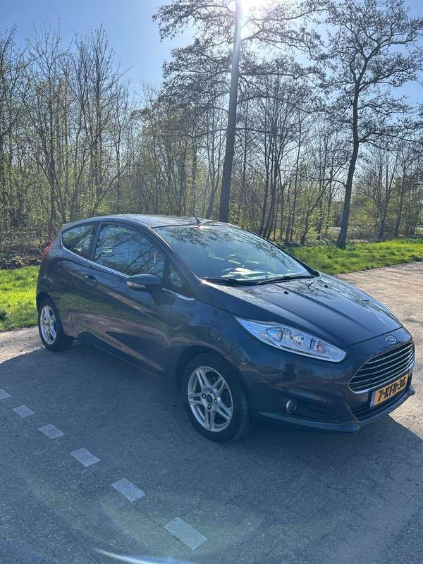 Grijs Gebruikt 2013 Ford Fiesta Titanium Hatchback | € 7.000 (Iets duurder) - Afbeelding 1/4