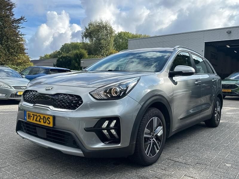 Grijs Gebruikt 2020 Kia Niro SUV | € 21.895 (Eerlijke prijs) - Afbeelding 1/2