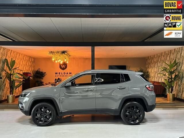 Grijs Gebruikt 2021 Jeep Compass SUV | € 25.990 (Eerlijke prijs) - Afbeelding 1/4