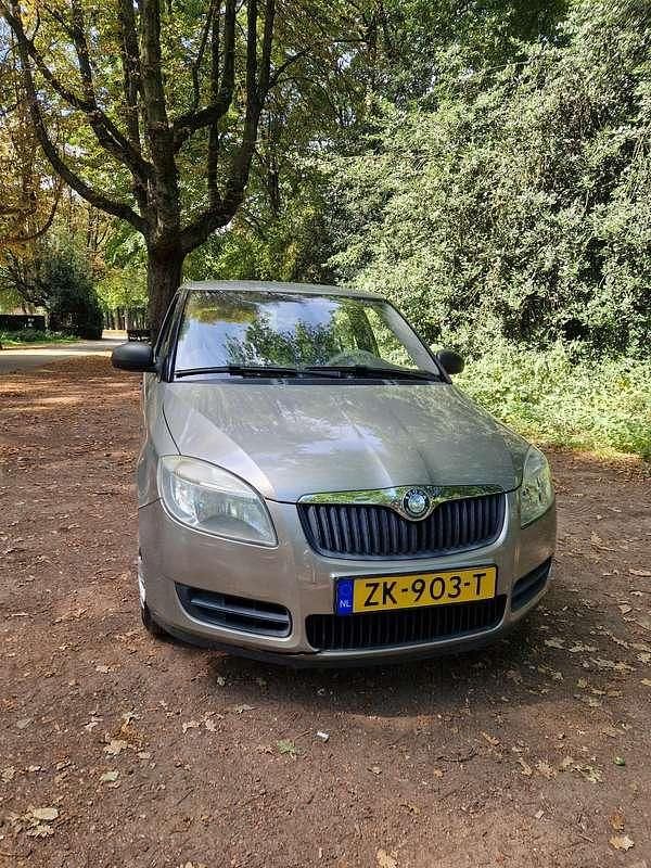 Grijs Gebruikt 2008 Skoda Fabia Classic Hatchback | € 2.199 (Eerlijke prijs) - Afbeelding 1/4