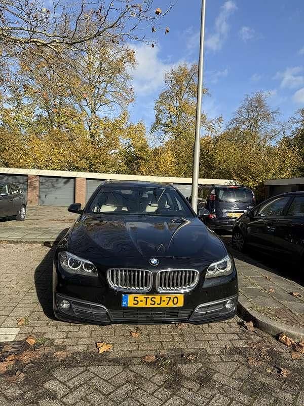 Zwart Gebruikt 2014 BMW 520 Luxury Line Stationwagen | € 10.900 (Goede deal) - Afbeelding 1/4