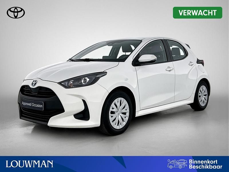 Wit Occasion 2022 Toyota Yaris Hybrid Active Hatchback | € 17.950 (Goede deal) - Afbeelding 1/4