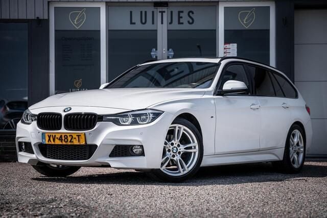 Wit, metallic lak Gebruikt 2019 BMW 318 M Sport Stationwagen | € 22.500 (Eerlijke prijs) - Afbeelding 1/4
