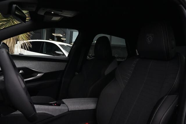 Nieuw Peugeot 3008 Allure 144 PK (105 kW) 2025 Zwart (metallic) SUV