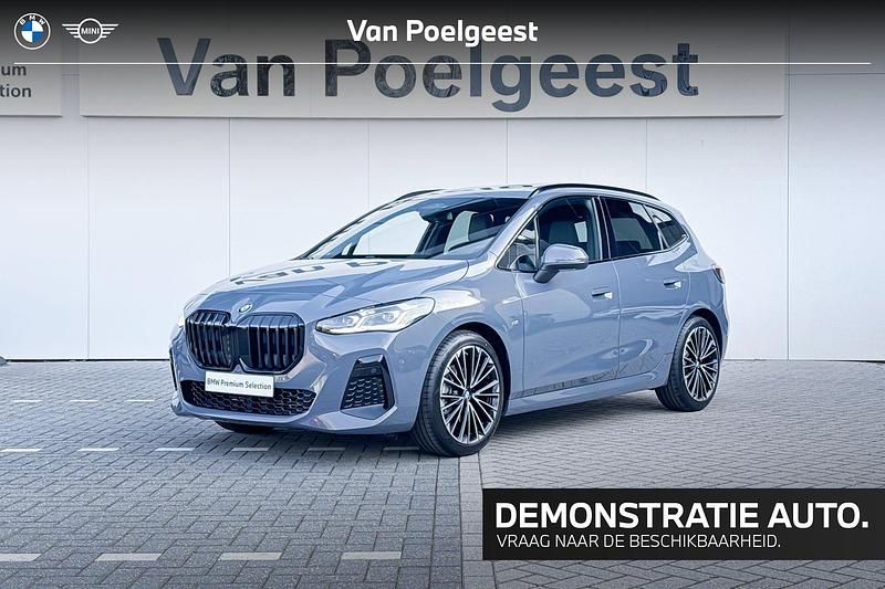 Sparkling copper grau metallic (grijs metallic) Gebruikt 2025 BMW 220 M Sport Stationwagen | € 62.320 - Afbeelding 1/4