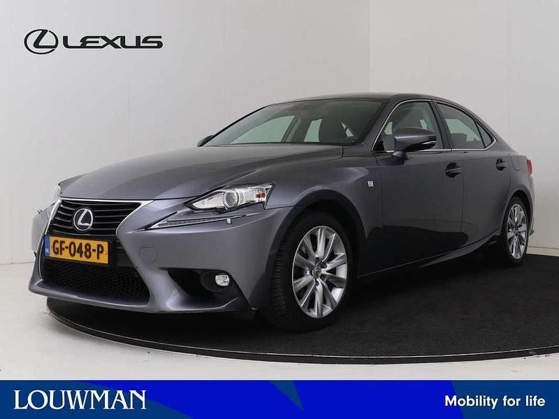 Grijs, metallic lak Gebruikt 2015 Lexus IS300 Sedan | € 19.950 (Iets duurder) - Afbeelding 1/3