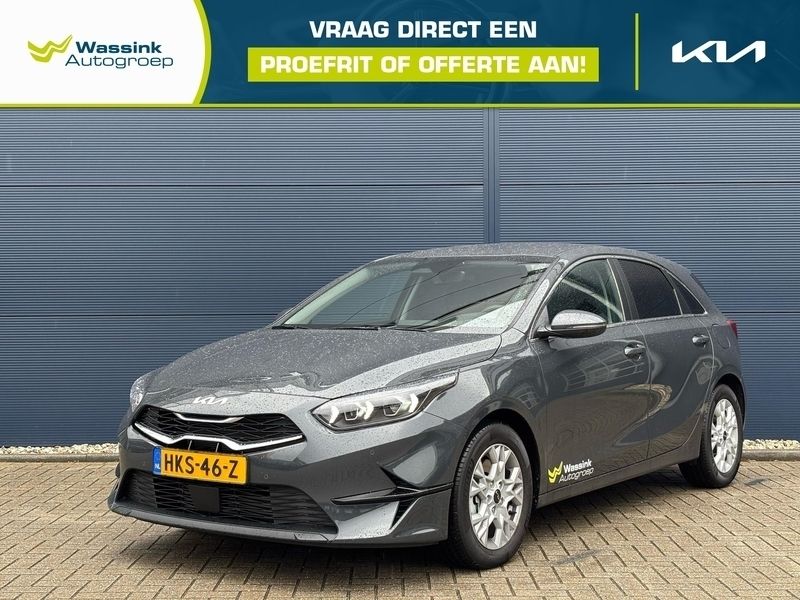Dark penta metal (grijs metallic) Gebruikt 2025 Kia Ceed Hatchback | € 31.900 (Eerlijke prijs) - Afbeelding 1/4