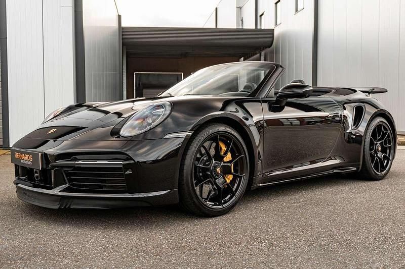 Zwart, metallic lak Gebruikt 2020 Porsche 992 Cabriolet | € 219.950 (Goede deal) - Afbeelding 1/4