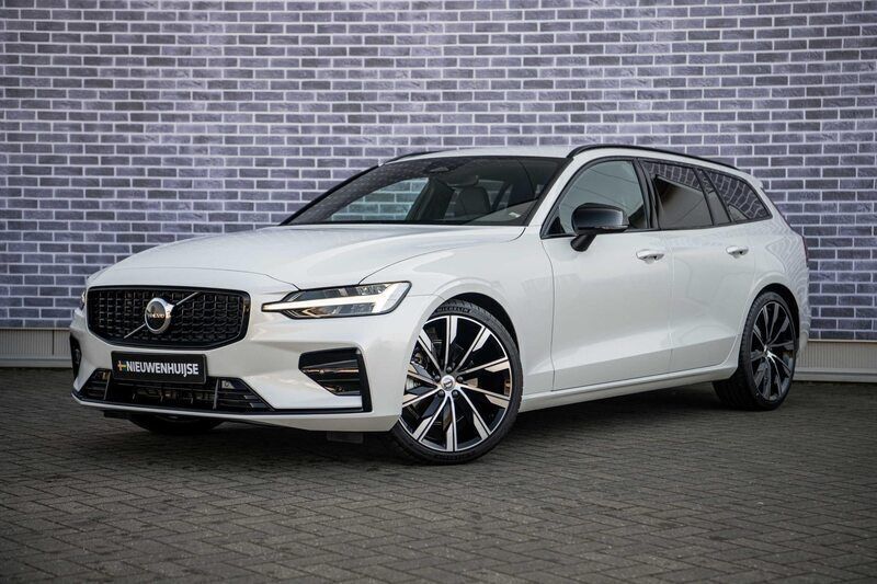 Wit Gebruikt 2024 Volvo V60 Plus Stationwagen | € 43.399 (Eerlijke prijs) - Afbeelding 1/4