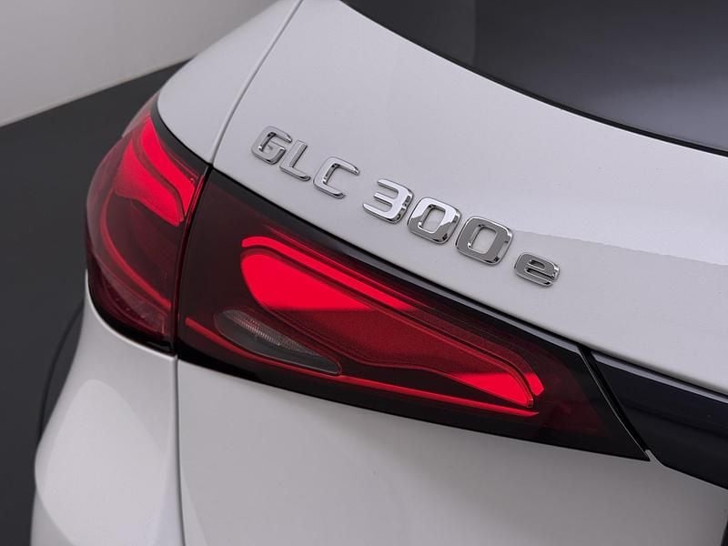 Occasion Mercedes GLC300e AMG line 313 PK (230 kW) 2023 Wit SUV