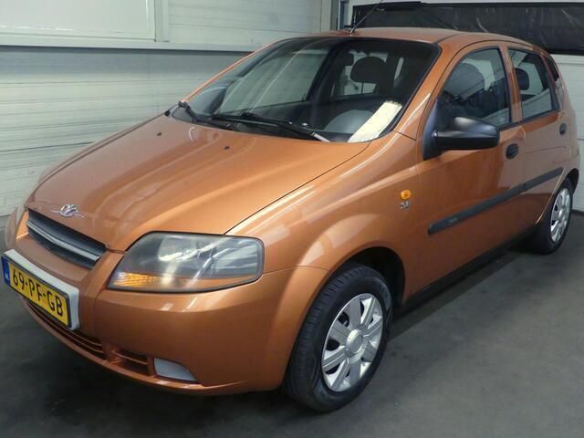 Oranje Gebruikt 2004 Chevrolet Kalos Hatchback | € 1.495 (Iets duurder) - Afbeelding 1/4