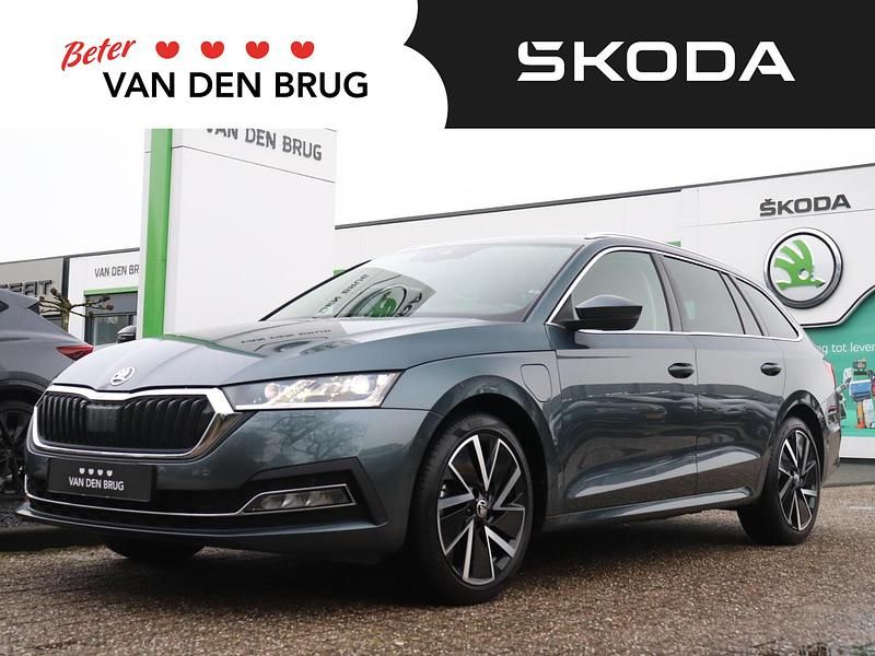 Grijs Gebruikt 2021 Skoda Octavia Business Line Stationwagen | € 25.345 - Afbeelding 1/4