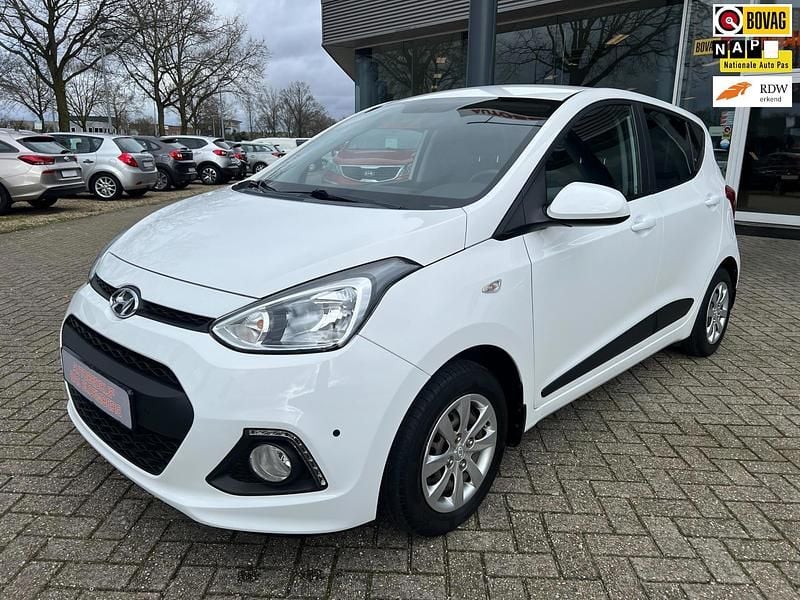 Wit Gebruikt 2016 Hyundai i10 GO! Hatchback | € 7.940 (Eerlijke prijs) - Afbeelding 1/4