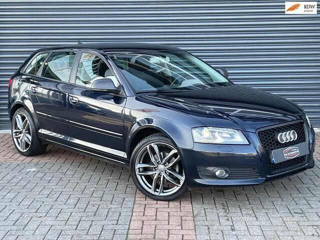Blauw Occasion 2008 Audi A3 Sportback Attraction Hatchback | € 3.999 (Eerlijke prijs) - Afbeelding 1/4