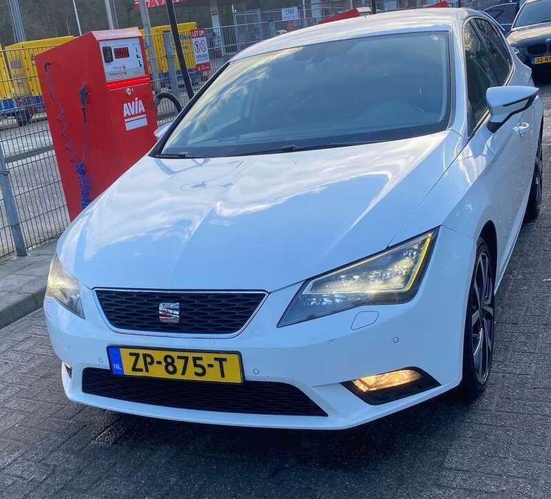 Wit Gebruikt 2013 Seat Leon Style Stationwagen | € 9.750 (Iets duurder) - Afbeelding 1/4