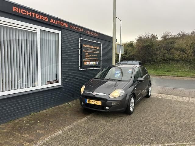 Grijs Gebruikt 2010 Fiat Punto Dynamic Hatchback | € 1.250 (Eerlijke prijs) - Afbeelding 1/4