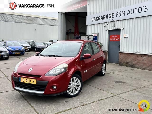 Rood Gebruikt 2010 Renault Clio II Dynamique Hatchback | € 3.950 (Iets duurder) - Afbeelding 1/4