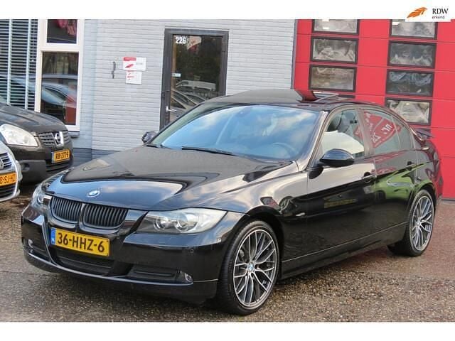 Zwart Gebruikt 2007 BMW 318 Executive Sedan | € 4.450 (Goede deal) - Afbeelding 1/4