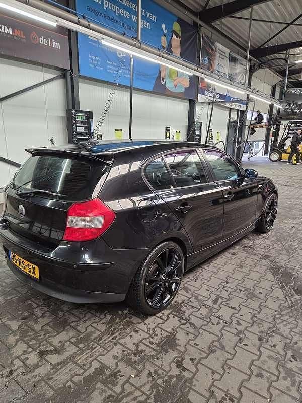 Occasion BMW 118 Executive 129 PK (94 kW) 2005 Zwart Hatchback