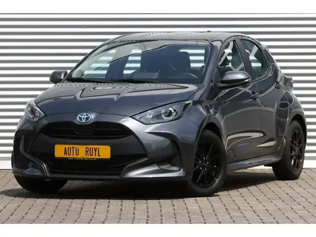Grijs Gebruikt 2023 Toyota Yaris Hybrid Active Hatchback | € 21.985 (Eerlijke prijs) - Afbeelding 1/4