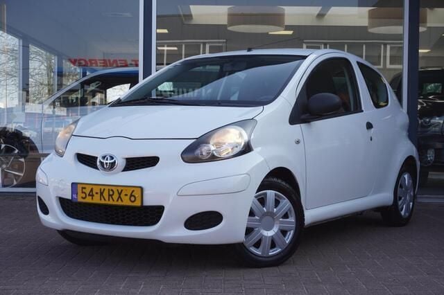 Wit Gebruikt 2010 Toyota Aygo Hatchback | € 2.950 (Duur) - Afbeelding 1/4