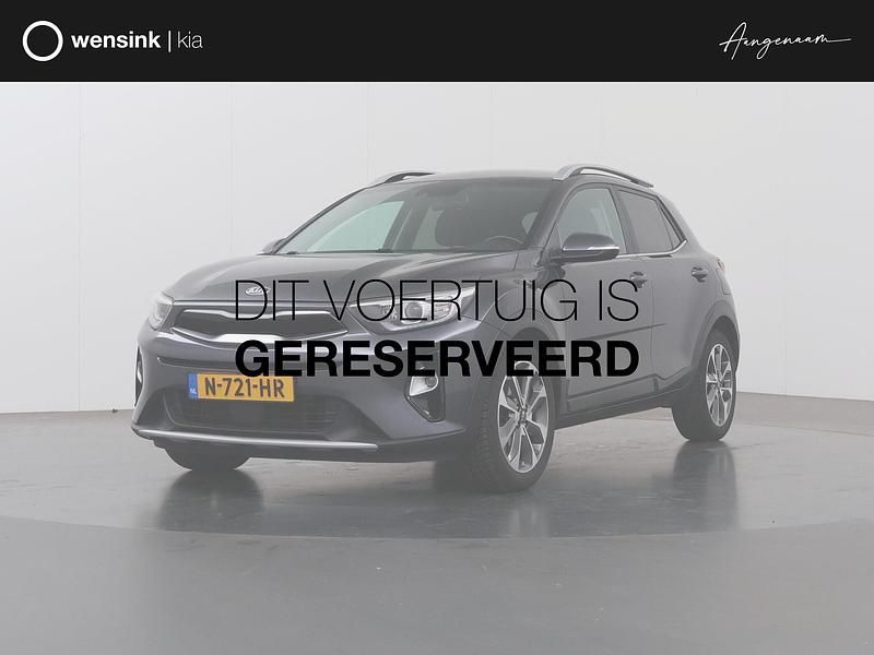 Grijs Gebruikt 2020 Kia Stonic SUV | € 20.935 (Eerlijke prijs) - Afbeelding 1/4