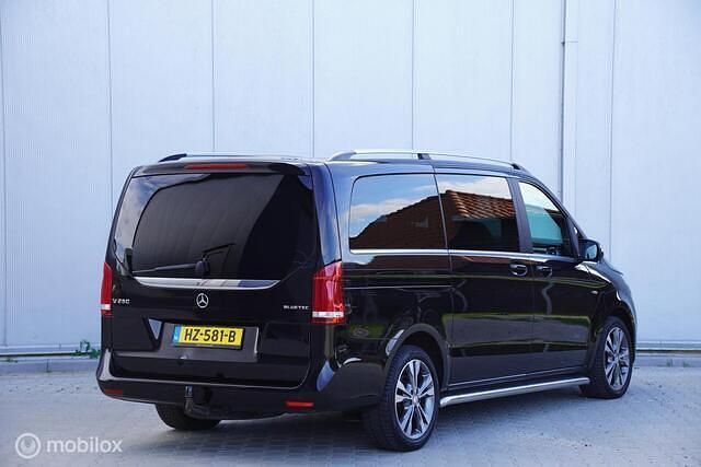 Zwart Gebruikt 2016 Mercedes V250 Exclusive MPV | € 38.950 (Goede deal) - Afbeelding 1/4