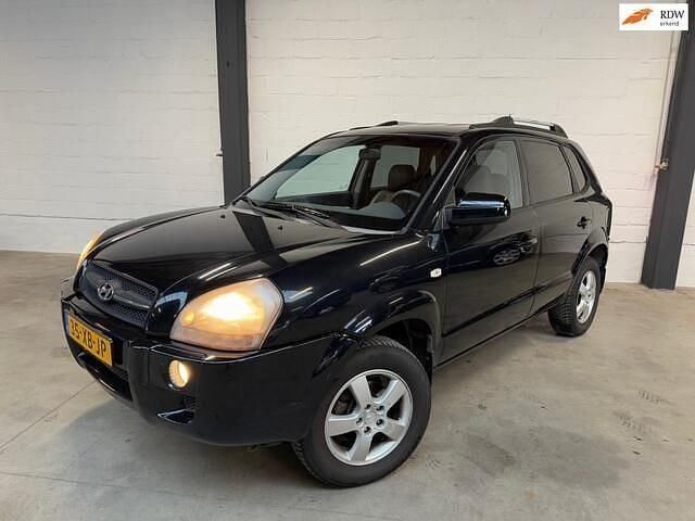 Zwart Occasion 2005 Hyundai Tucson Dynamiq SUV | € 2.500 (Eerlijke prijs) - Afbeelding 1/4