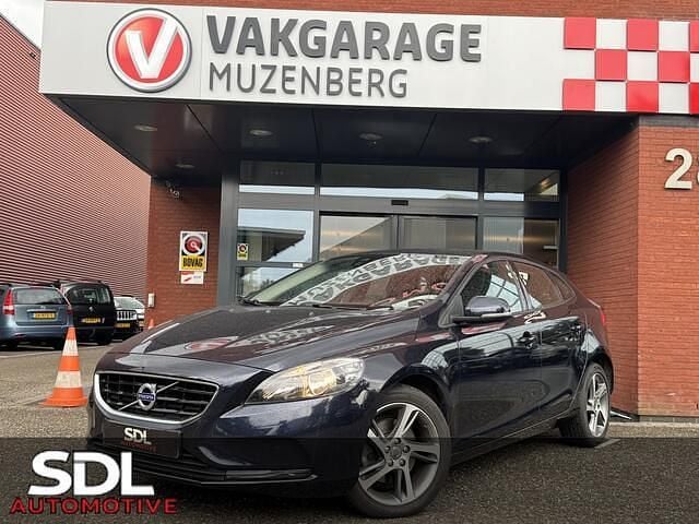 Blauw Gebruikt 2016 Volvo V40 Momentum Stationwagen | € 14.945 (Goede deal) - Afbeelding 1/4