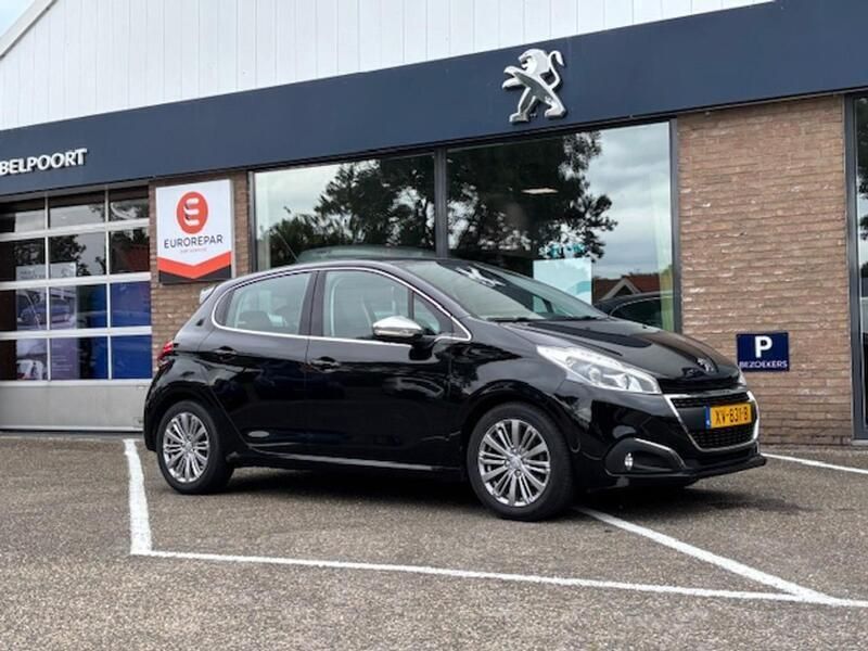 Zwart Gebruikt 2019 Peugeot 208 Allure Hatchback | € 12.545 (Eerlijke prijs) - Afbeelding 1/3