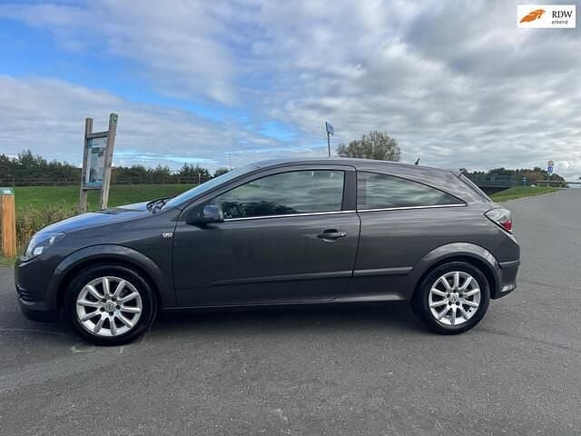 Grijs Gebruikt 2009 Opel Astra GTC Business Hatchback | € 2.995 (Goede deal) - Afbeelding 1/4