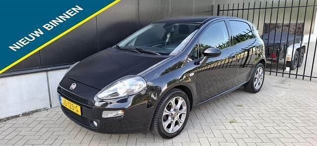 Zwart Gebruikt 2016 Fiat Punto Lounge Hatchback | € 6.450 (Eerlijke prijs) - Afbeelding 1/4