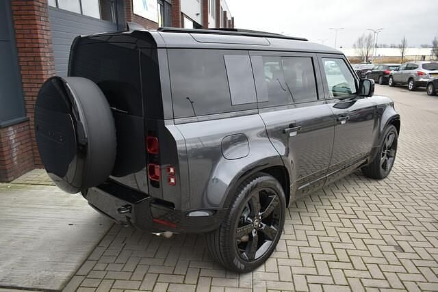 Nieuw Land Rover Defender HSE Dynamic 245 PK (180 kW) 2025 Grijs SUV