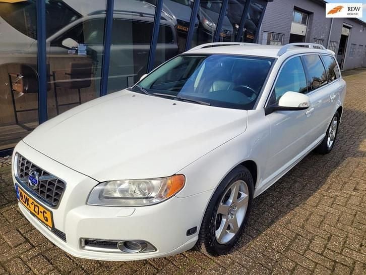 Occasion Volvo V70 Summum 230 PK (169 kW) 2009 Wit Stationwagen