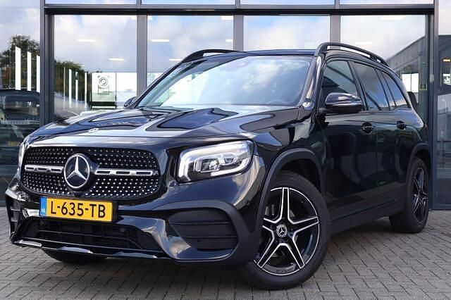 Zwart Gebruikt 2021 Mercedes GLB200 AMG SUV | € 36.450 (Goede deal) - Afbeelding 1/4