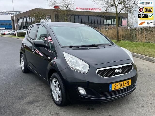 Zwart Occasion 2014 Kia Venga Hatchback | € 7.450 (Eerlijke prijs) - Afbeelding 1/4