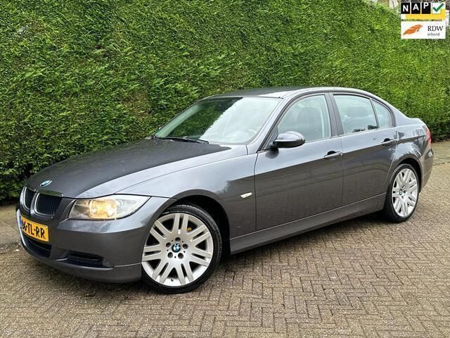 Grijs Gebruikt 2006 BMW 318 Executive Sedan | € 3.550 (Eerlijke prijs) - Afbeelding 1/4