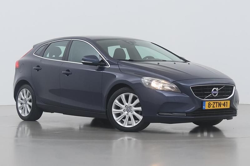 Blauw Gebruikt 2015 Volvo V40 Momentum Stationwagen | € 8.800 (Eerlijke prijs) - Afbeelding 1/1