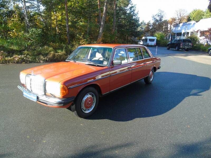 Oranjeenglischrot Gebruikt 1978 Mercedes 250 Sedan | € 19.900 - Afbeelding 1/4