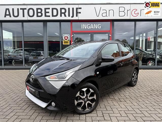 Zwart Gebruikt 2021 Toyota Aygo Hatchback | € 11.947 (Eerlijke prijs) - Afbeelding 1/4