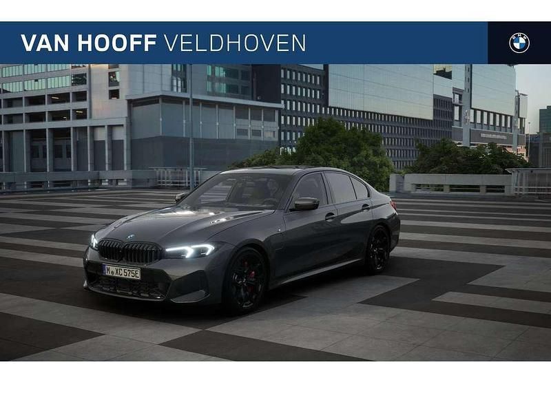Grijs Nieuw 2025 BMW 330e Comfort Edition Sedan | € 76.395 (Duur) - Afbeelding 1/4