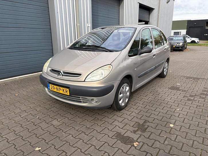 Gebruikt 2004 Citroën Xsara Picasso MPV | € 950 - Afbeelding 1/4