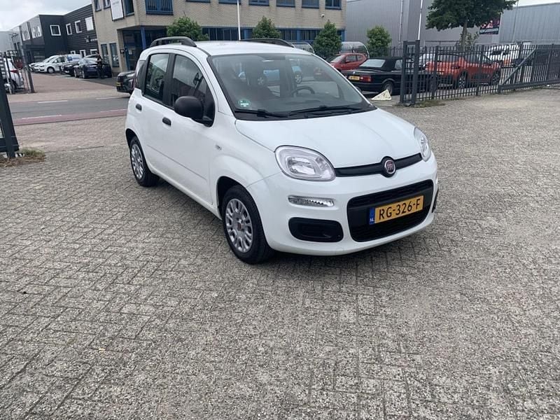 Wit Occasion 2017 Fiat Panda Pop Star Hatchback | € 6.250 (Goede deal) - Afbeelding 1/4