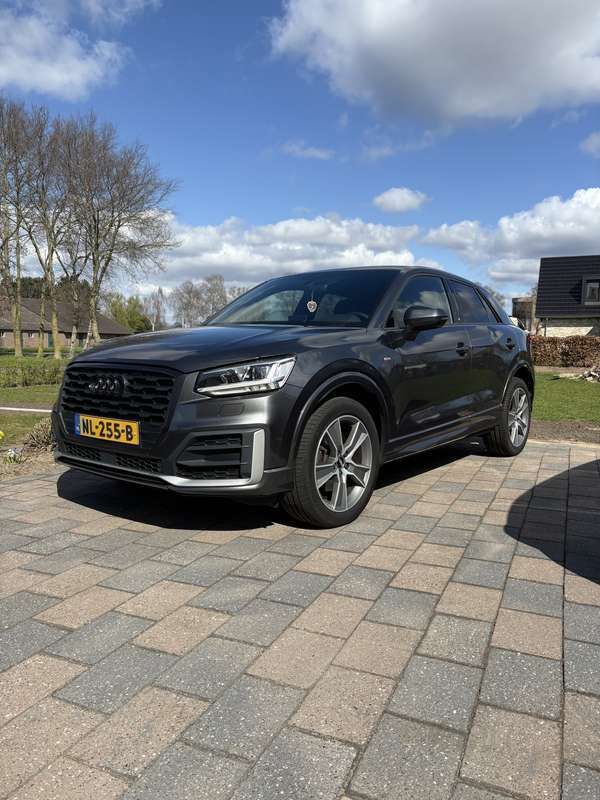 Grijs Gebruikt 2017 Audi Q2 SUV | € 19.500 (Eerlijke prijs) - Afbeelding 1/4