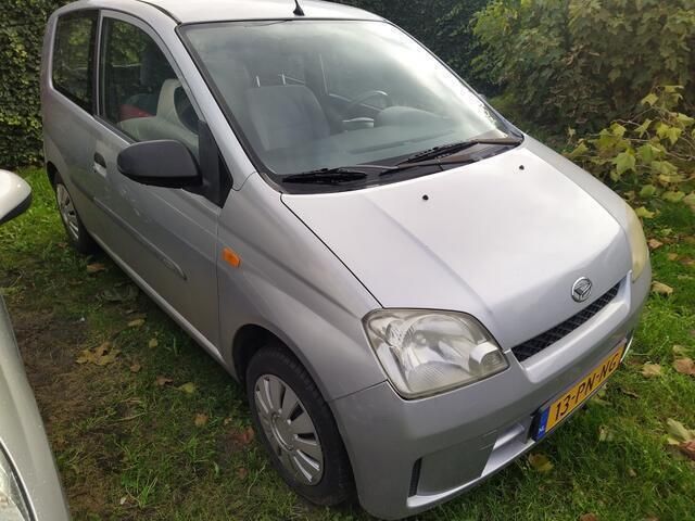 Grijs Gebruikt 2004 Daihatsu Cuore Hatchback | € 899 (Eerlijke prijs) - Afbeelding 1/4